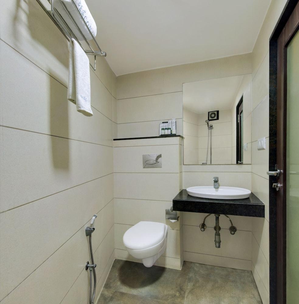 סוראט Central Beacon Hotel מראה חיצוני תמונה
