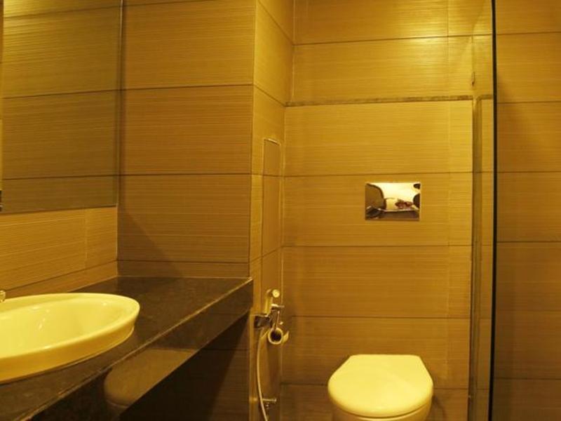 סוראט Central Beacon Hotel מראה חיצוני תמונה