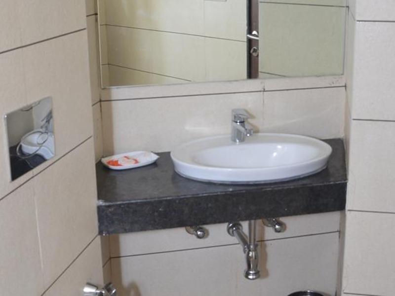 סוראט Central Beacon Hotel מראה חיצוני תמונה
