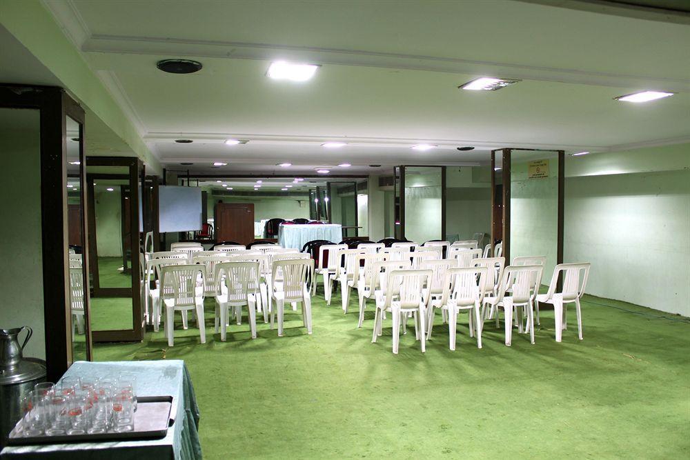 סוראט Central Beacon Hotel מראה חיצוני תמונה