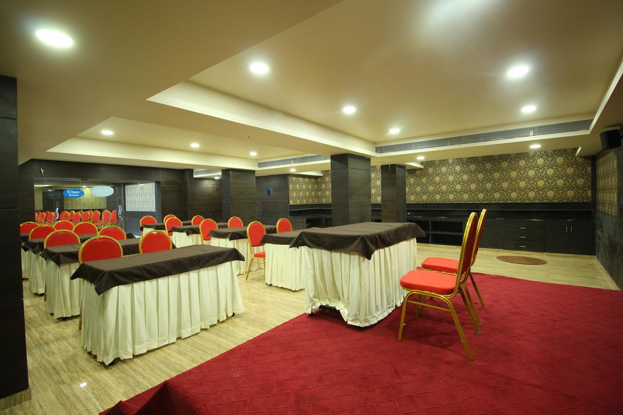 סוראט Central Beacon Hotel מראה חיצוני תמונה