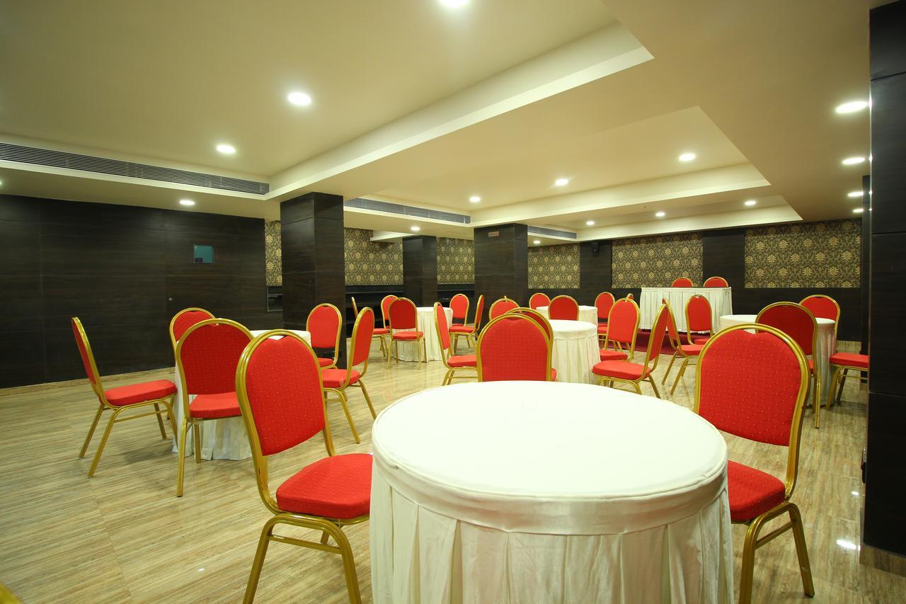 סוראט Central Beacon Hotel מראה חיצוני תמונה