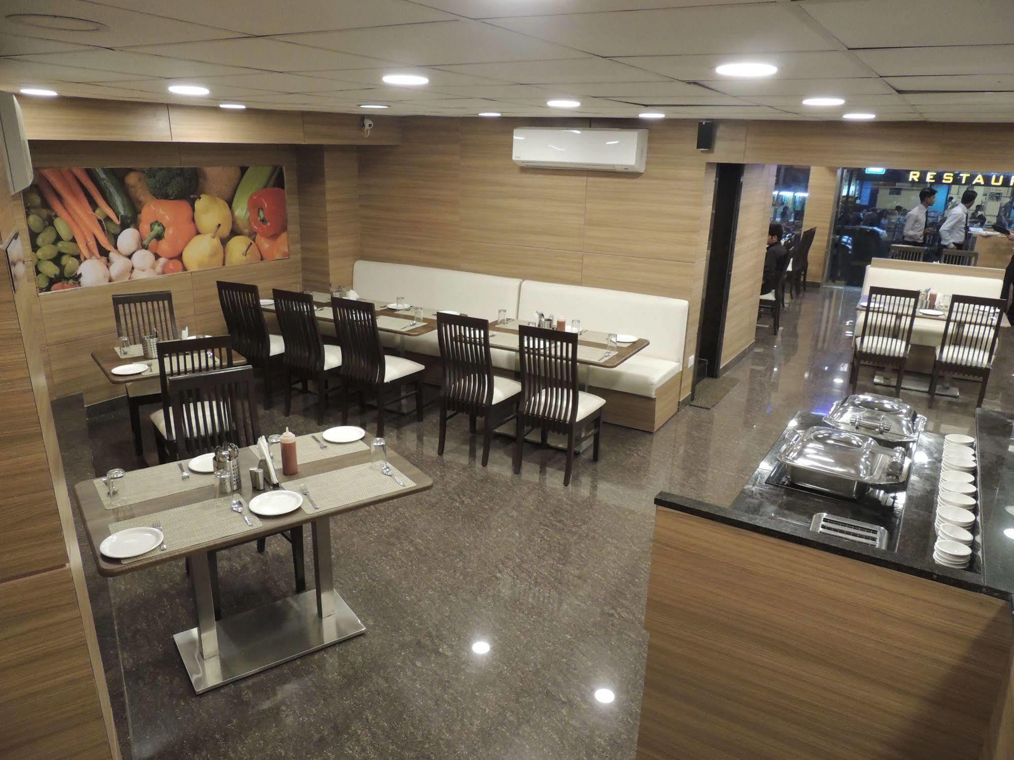 סוראט Central Beacon Hotel מראה חיצוני תמונה