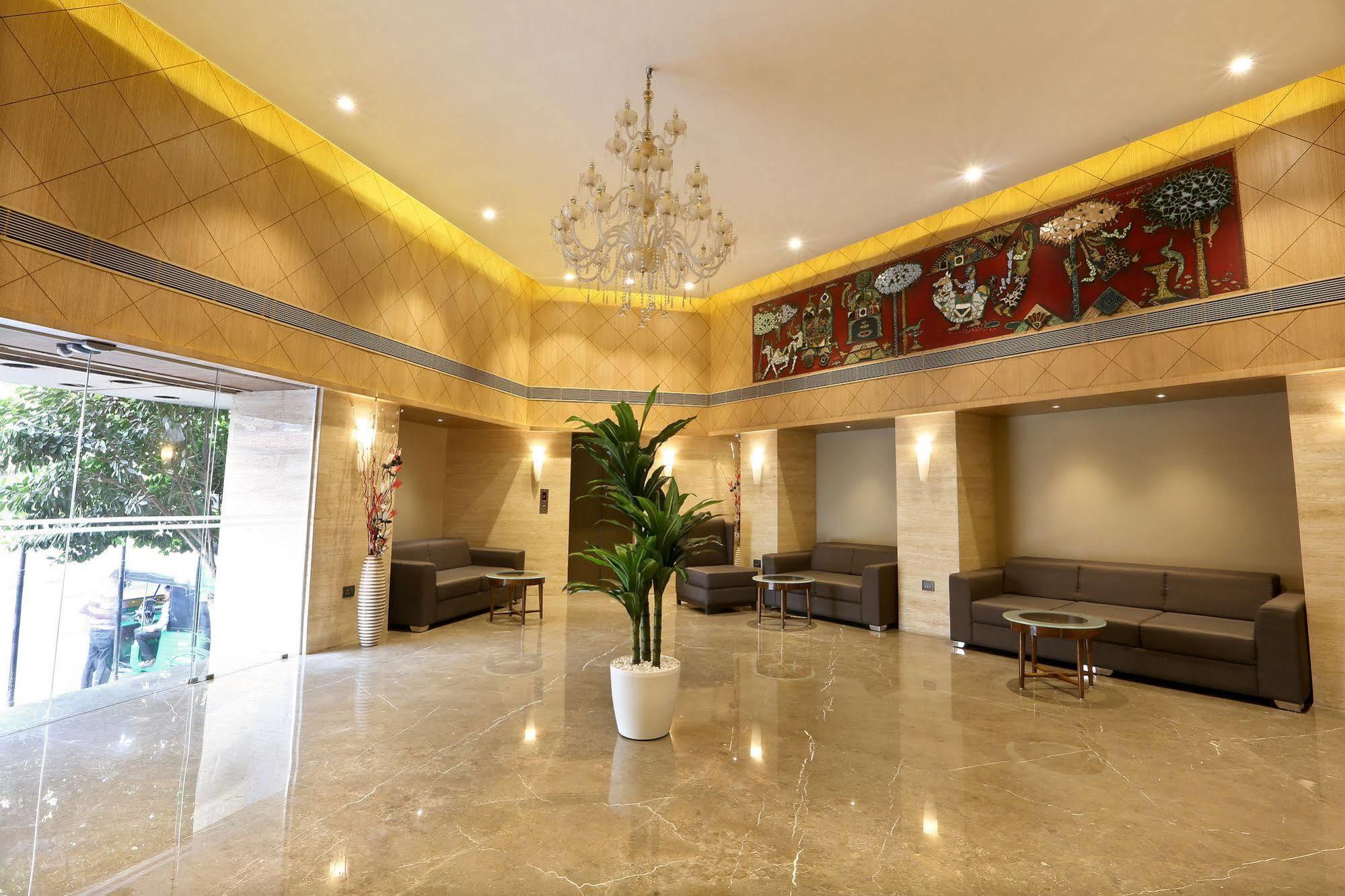סוראט Central Beacon Hotel מראה חיצוני תמונה